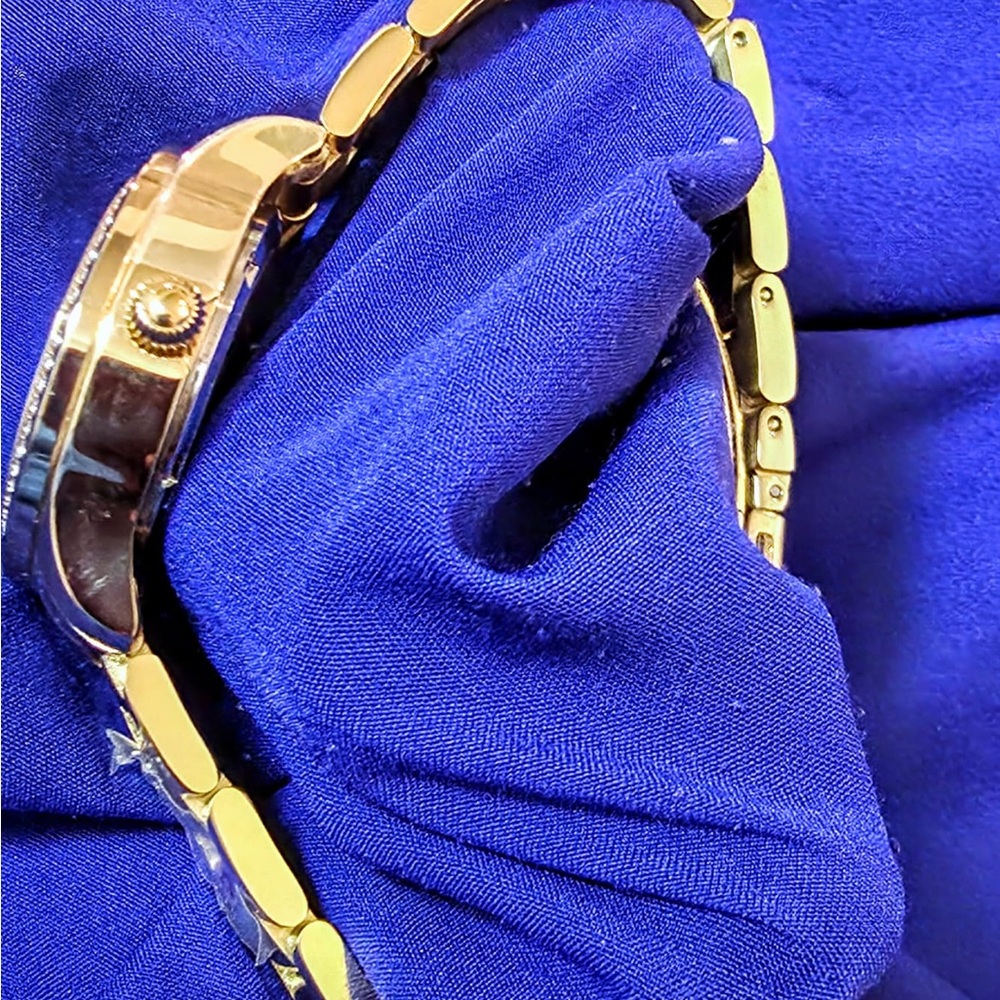 invicta Limited Edition 38275 Snoopy Lady Bling Women's Watch Like New - Picture 5 of 7